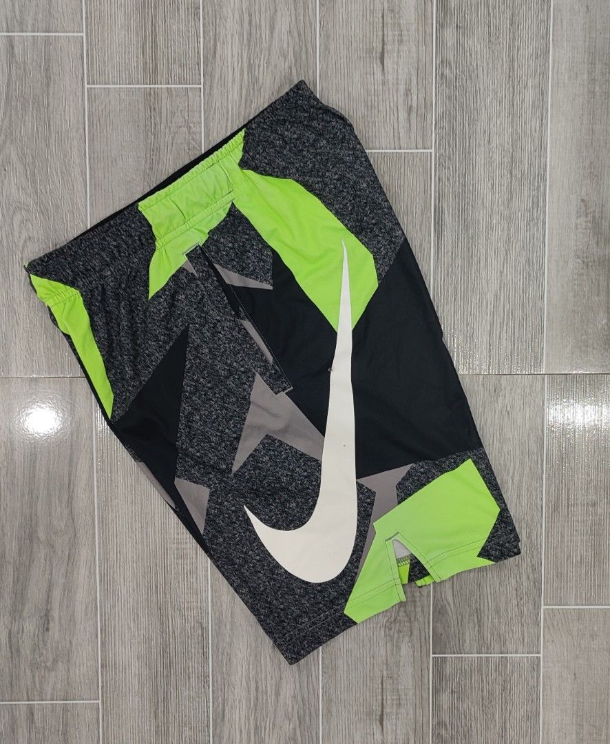 NIKE big swoosh (Category: Shorts) located in Manila. Submitted by fhilbelensoncuenco09 (Listing ID 1466550988, Image 1). Description: NIKE BIG ✅ EXELENT CONDITION SEE COMMENT FOR THE ISSUE W- 30/33 L - 16 500.