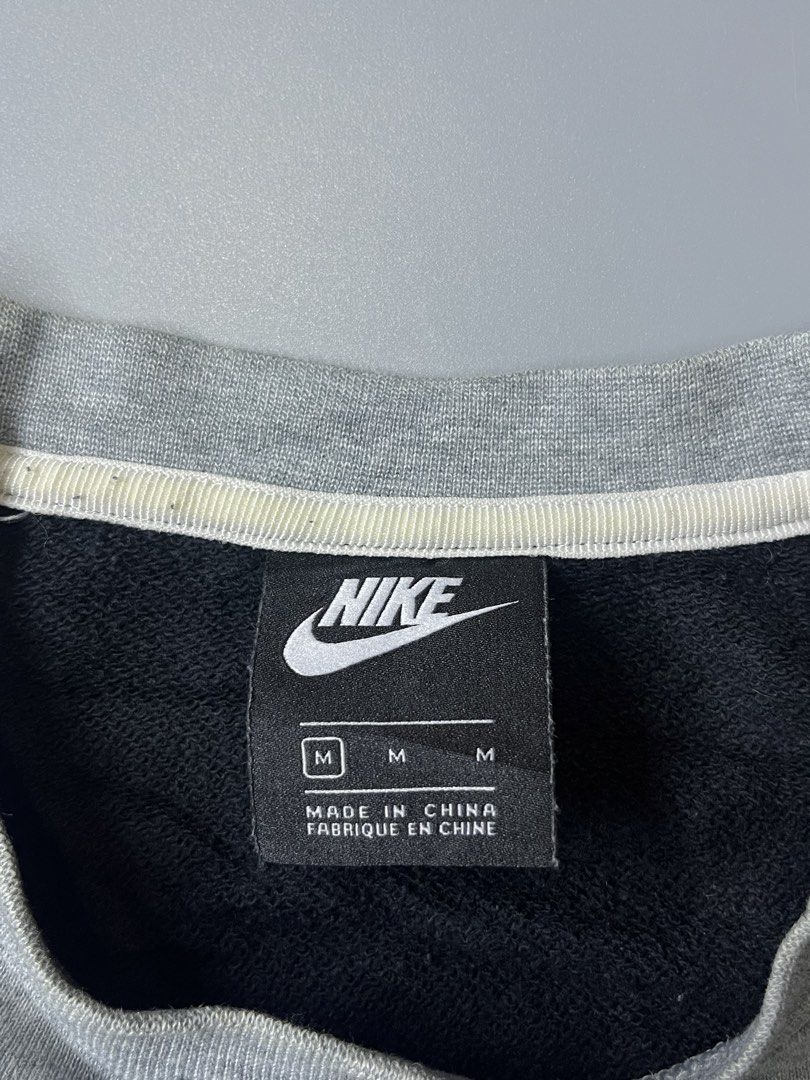 Nike Big swoosh crewneck (Category: Coats, Jackets and Outerwear) located in Manila. Submitted by villadolid77084 (Listing ID 1466390628, Image 3). Description: Nike Big swoosh Crewneck Size Medium Dimes 22x26 Color rate 9.5/10 No issue Excellent condition Price 1k+sf📩 Location Laspiñas📍.