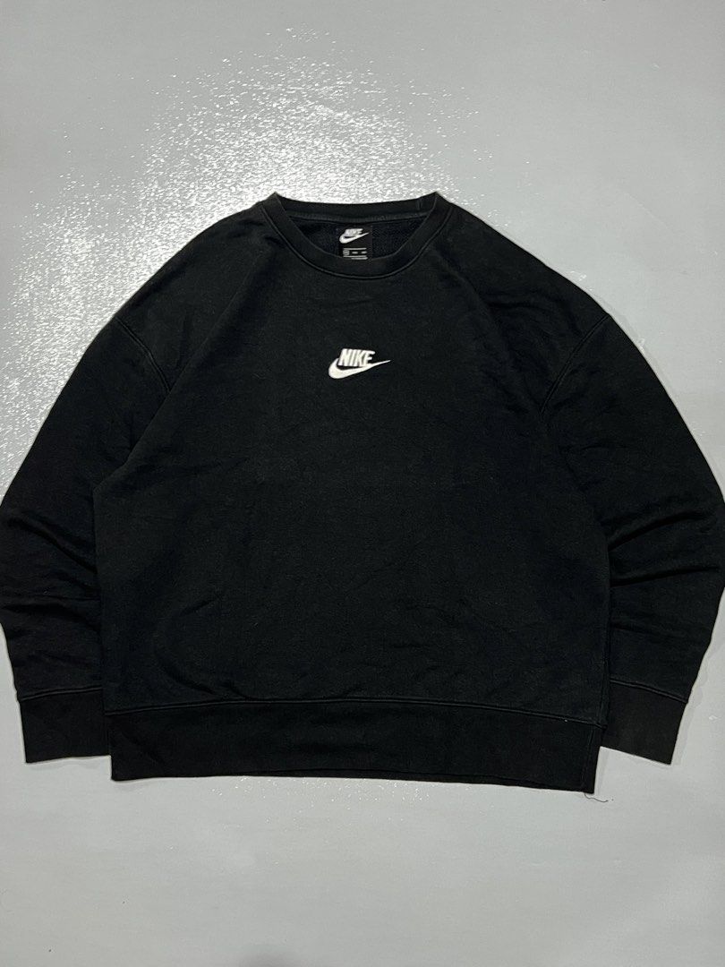 Nike Black Sweatshirt XXL (Category: Coats, Jackets and Outerwear) located in Manila. Submitted by ben_101202 (Listing ID 1466477202, Image 1). Description: Nike mid logo Large to XL Dimes:24x28 Excellent condition .
