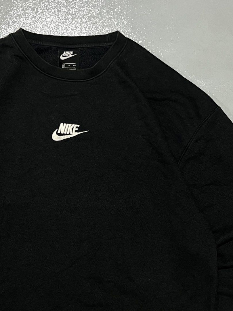 Nike Black Sweatshirt XXL (Category: Coats, Jackets and Outerwear) located in Manila. Submitted by ben_101202 (Listing ID 1466477202, Image 2). Description: Nike mid logo Large to XL Dimes:24x28 Excellent condition .