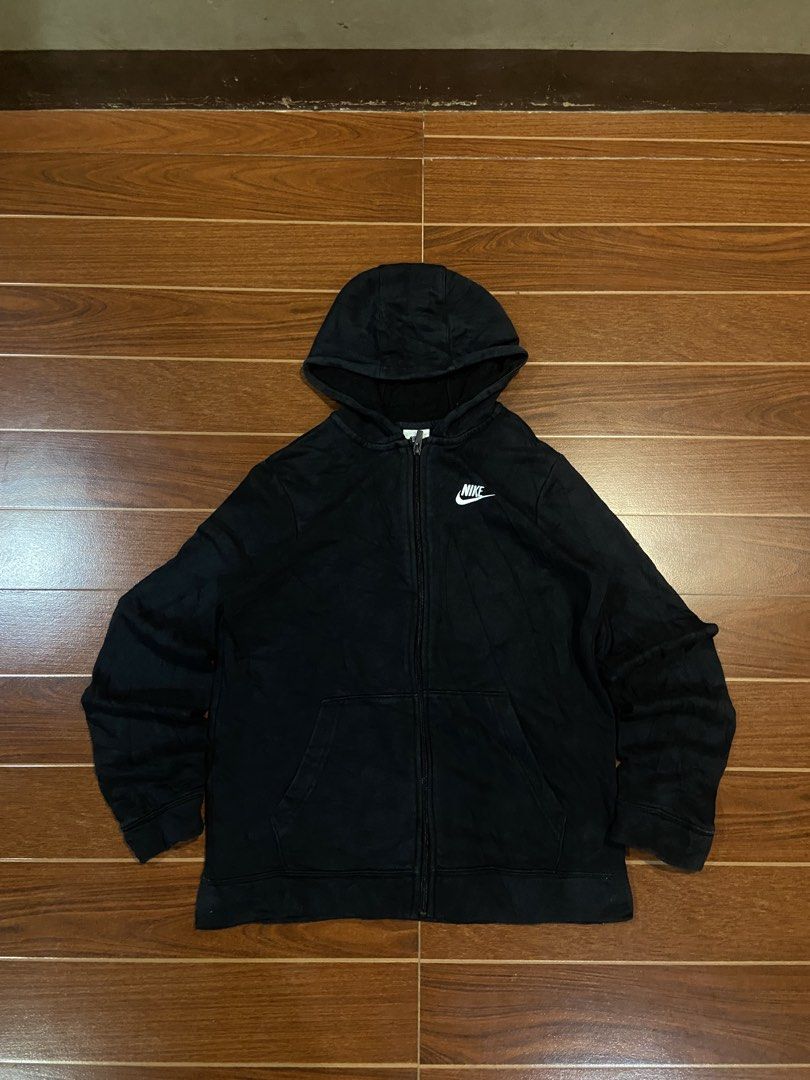 Nike Black Zip-Up Hoodie (Category: Hoodies) located in Mati. Submitted by frederickg48365 (Listing ID 1466410777, Image 1). Description: NIKE CLUB FLEECE SIZE: XL ( YOUTH ) DIMES: 19W x 25L EXCELLENT CONDITION NO ISSUE COLOR RATE 9.5/10 NEED WASH CLAIM📩 - Brand: Nike - Item: Black Zip-Up Hoodie with Drawstring Hood - Details: White embroidered logo on chest, front pockets, ribbed cuffs and hem - Size: XL (best fits height 158-170cm) - Material: