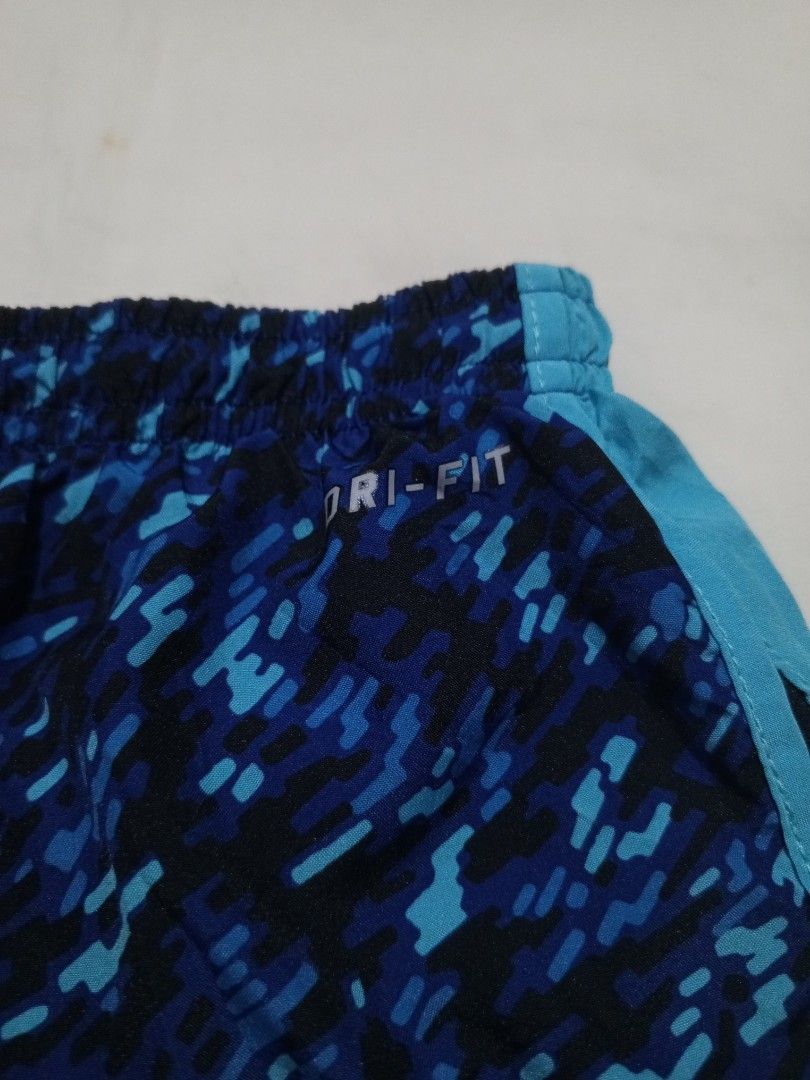 Nike blue camou running shorts (Category: Activewear) located in Santa Maria. Submitted by paulo-garcia21 (Listing ID 1466466767, Image 3). Description: large on tag waist 28 to 34 lenght 11 hem 13 no flaws excellent.