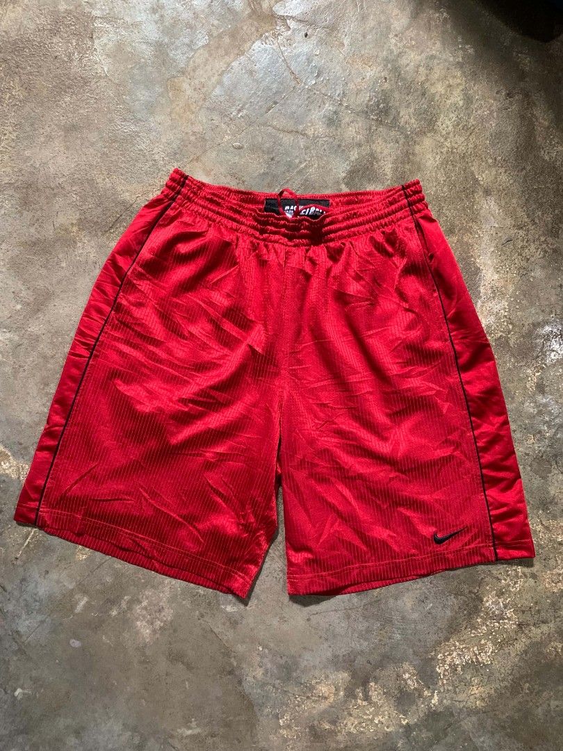 Nike Boller (Category: Shorts) located in Manila. Submitted by clutchthrift (Listing ID 1466478937, Image 1). Description: Nike Boller Size L on tag Price 650.