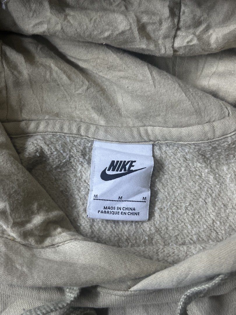 Nike club fleece “mocha” (Category: Coats, Jackets and Outerwear) located in Manila. Submitted by villadolid77084 (Listing ID 1466390337, Image 3). Description: Nike club fleece “mocha” Size medium Dimes 22x27 Color rate 9.5/10 No issue Excellent condition Price 800+sf📩 Location Laspiñas📍.