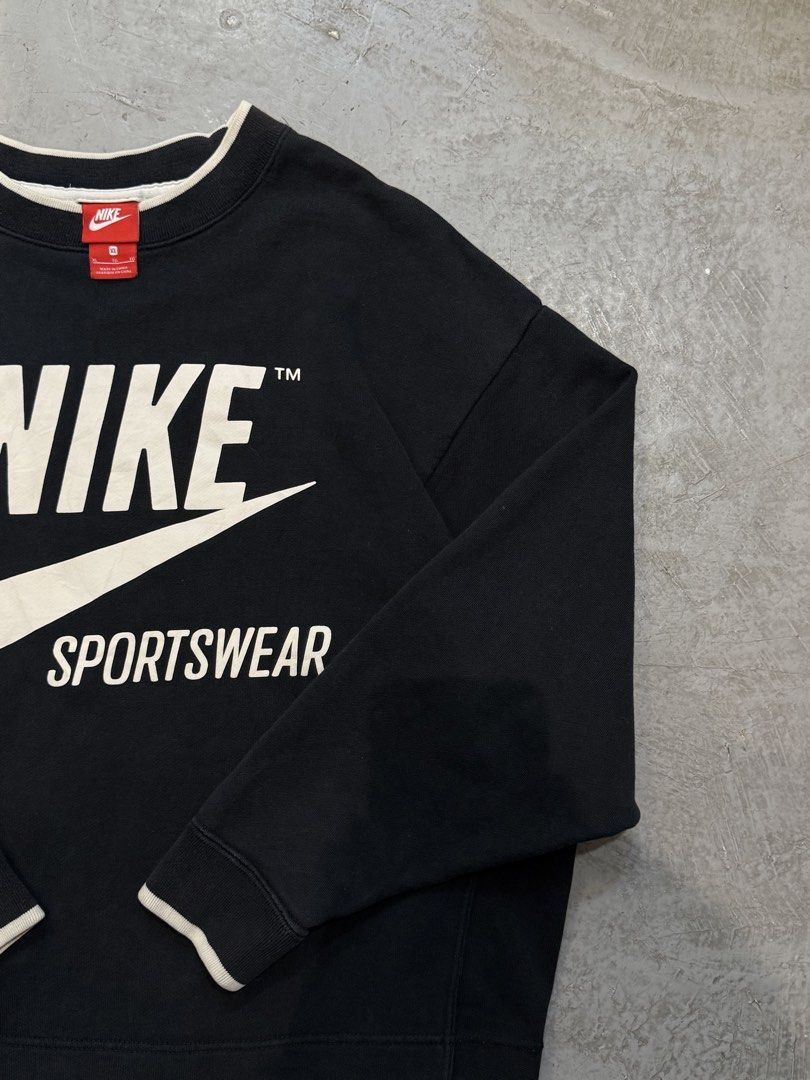 Nike Crewneck croptop (Category: Coats, Jackets and Outerwear) located in Manila. Submitted by blackhearted28 (Listing ID 1466498539, Image 3). Description: Nike Crewneck croptop XL (26x24) .