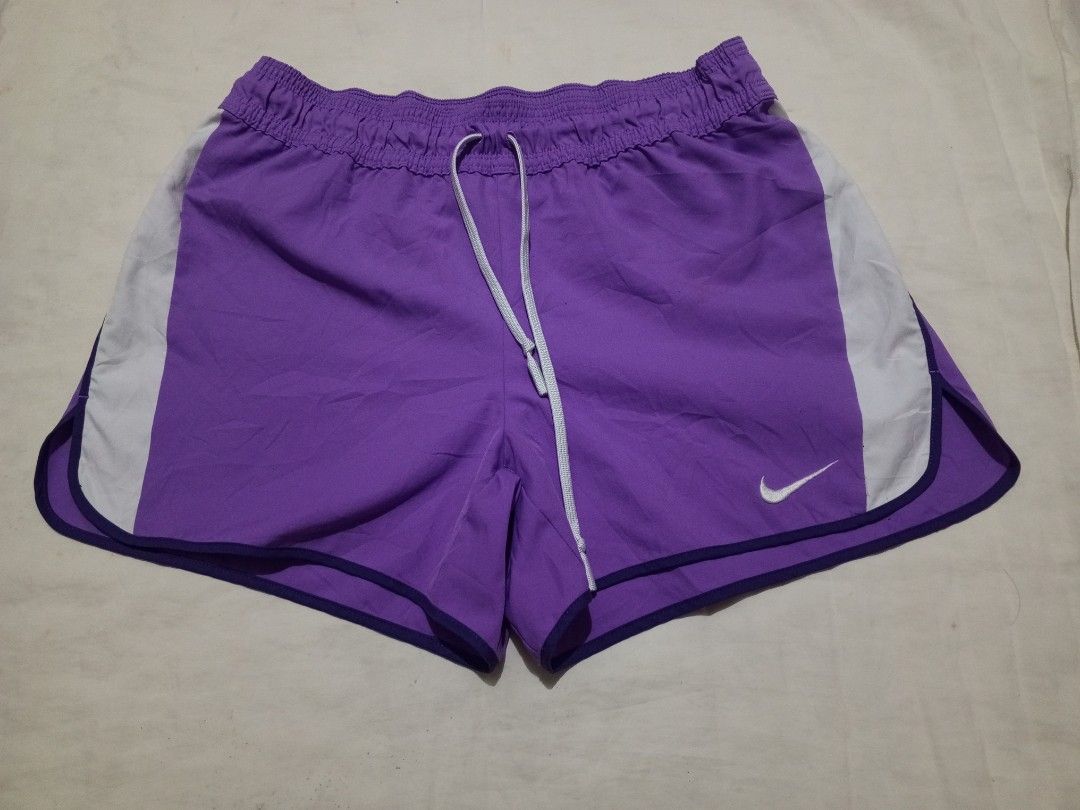 Nike dri-fit tempo running shorts (Category: Activewear) located in Santa Maria. Submitted by paulo-garcia21 (Listing ID 1466467338, Image 1). Description: med on tag waist 29 to 37 length 12.5 hem 11.5 no flaws excellent.