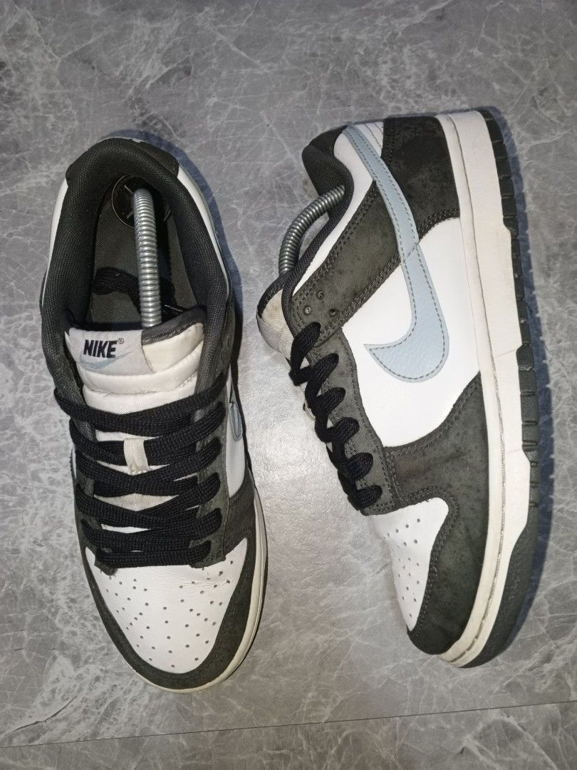 NIKE DUNK LOW "WHITE/ANTHRACITE/LIGHT ARMORY BLUE" (Category: Sneakers) located in Taytay. Submitted by ThriftRacks (Listing ID 1466438388, Image 3). Description: FREE SHIPPING‼️ PRELOVED/THRIFTED FROM UKAY SHOE BALE NIKE DUNK LOW "WHITE/ANTHRACITE/LIGHT ARMORY BLUE" SIZE US 9 EUR 42.5 CM 27 ISSUE STAINS MOD: J&T Express/Lalamove for nearby cities Free Shipping Strictly Payment First MOP: Maya & Gotyme.