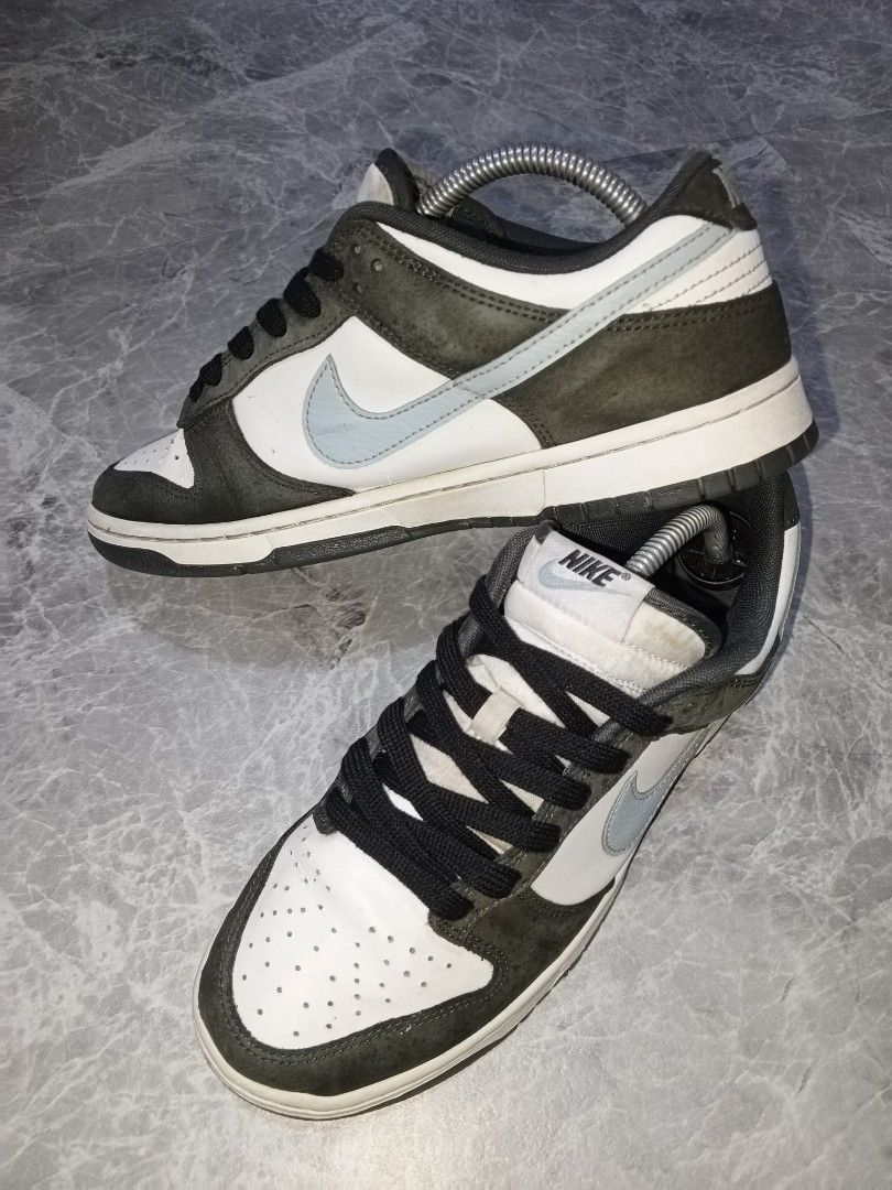 NIKE DUNK LOW "WHITE/ANTHRACITE/LIGHT ARMORY BLUE" (Category: Sneakers) located in Taytay. Submitted by ThriftRacks (Listing ID 1466438388, Image 2). Description: FREE SHIPPING‼️ PRELOVED/THRIFTED FROM UKAY SHOE BALE NIKE DUNK LOW "WHITE/ANTHRACITE/LIGHT ARMORY BLUE" SIZE US 9 EUR 42.5 CM 27 ISSUE STAINS MOD: J&T Express/Lalamove for nearby cities Free Shipping Strictly Payment First MOP: Maya & Gotyme.