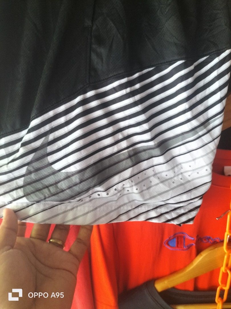 nike elite (Category: Shorts) located in Baler. Submitted by jaydeebaltazar (Listing ID 1466361248, Image 3). Description: nike elite good excellent no issue solid nito boss size: 28to34 above the knee.