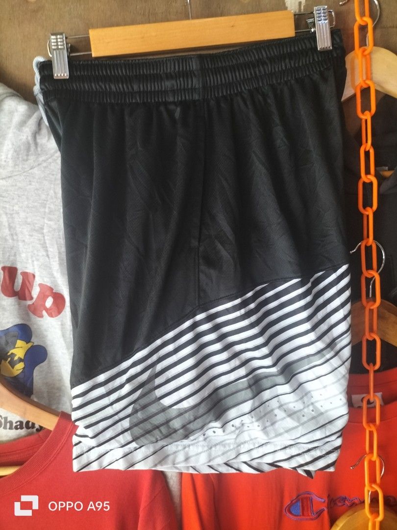 nike elite (Category: Shorts) located in Baler. Submitted by jaydeebaltazar (Listing ID 1466361248, Image 2). Description: nike elite good excellent no issue solid nito boss size: 28to34 above the knee.
