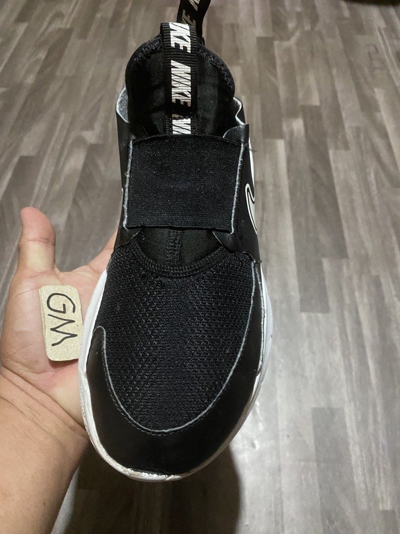 Nike Flex Runner 3 (Category: Babies & Kids Fashion) located in Cebu City. Submitted by freemoon.b85e0c (Listing ID 1466525388, Image 3). Description: Nike Flex Runner 3 Legit/2nd hand Size5Y us/4.5 uk/37.5 euro/23.5 cm Price 380 plus sf Good condition.