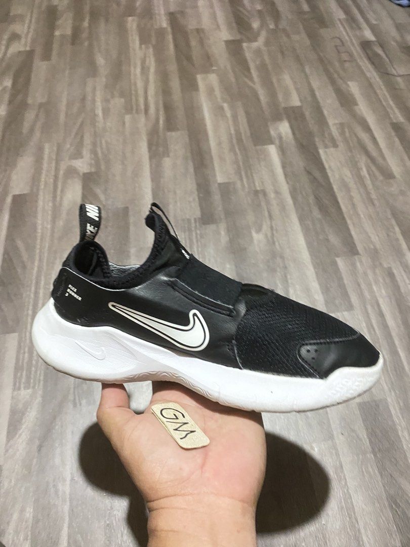 Nike Flex Runner 3 (Category: Babies & Kids Fashion) located in Cebu City. Submitted by freemoon.b85e0c (Listing ID 1466525388, Image 2). Description: Nike Flex Runner 3 Legit/2nd hand Size5Y us/4.5 uk/37.5 euro/23.5 cm Price 380 plus sf Good condition.
