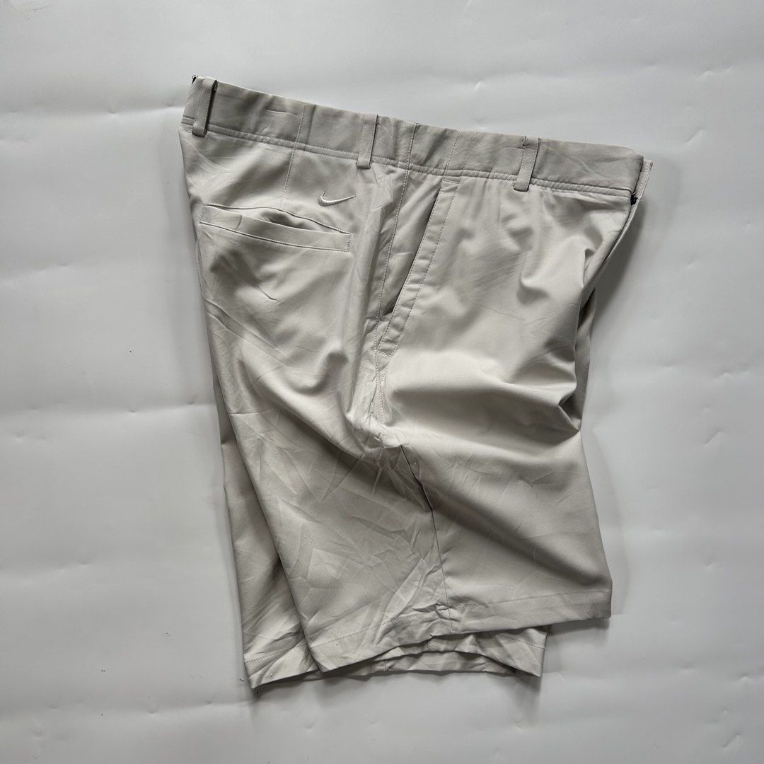NIKE GOLF SHORT (Category: Shorts) located in Bacolod City. Submitted by thrifth_to_the_gems (Listing ID 1466388789, Image 1). Description: NIKE GOLF SHORT WAISTLINE:32-34 LENGTH:19 EXCELLENT CONDITION 9.5/10 COLOR RATE AUTHENTIC/LEGIT.