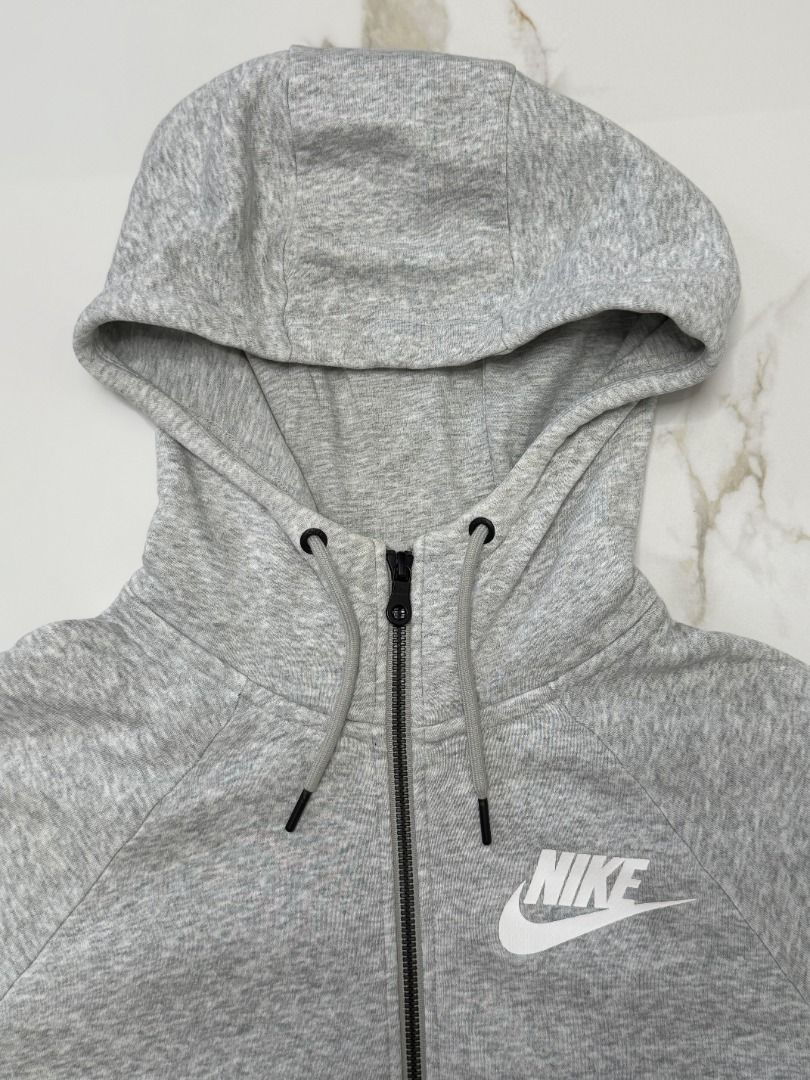 NIKE Grey Jacket in Medium (Category: Hoodies) located in Marikina City. Submitted by tashdeclutters. (Listing ID 1466345856, Image 3). Description: ✨ NIKE Grey Jacket in Medium - P990 ✨ Condition 3: Good/Lightly Used 🛍️ Purchased in: Philippines ✨ @tashdeclutters ✨ Created to share the things that no longer spark joy with Tash — and hopefully, let them spark joy for someone else. 🤍 📌 SHOP POLICIES • Prices posted are FINAL. • NO LOWBALLERS. I