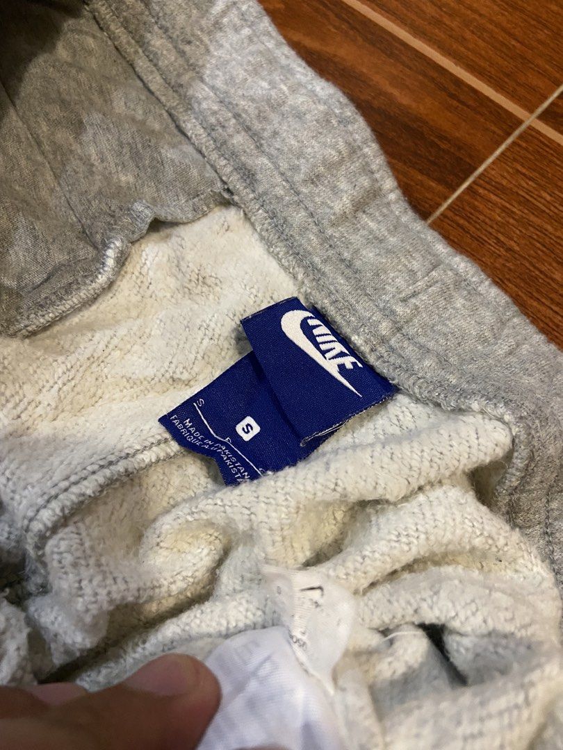 Nike Grey Sweatpants Joggers Size S (Category: Joggers) located in Mati. Submitted by frederickg48365 (Listing ID 1466411536, Image 3). Description: NIKE CLUB PANTS (GRY) SIZE: SMALL DIMES: 34-40W x 36L ASNEW CONDITION NO ISSUE COLOR RATE 10/10 NEED WASH CLAIM📩 - Brand: Nike - Item: Joggers / Sweatpants - Color: Grey - Size: Small (S) - Features: Elastic waistband with drawstring, side pockets, ribbed ankle cuffs - Logo: Small white embroidered 