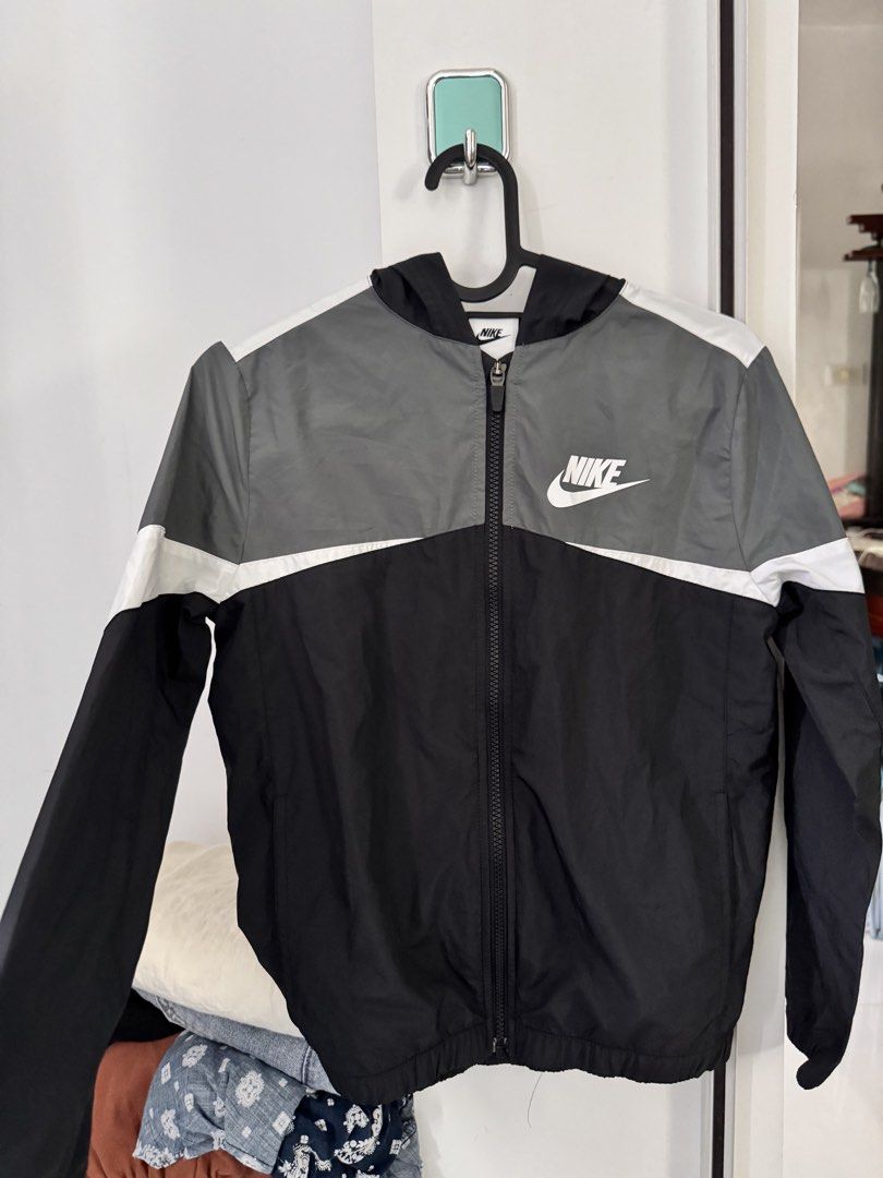 Nike Hoodie jacket for kids (Category: Coats, Jackets and Outerwear) located in Bulacan. Submitted by tataseret (Listing ID 1466393992, Image 1). Description: Size medium for kids. .
