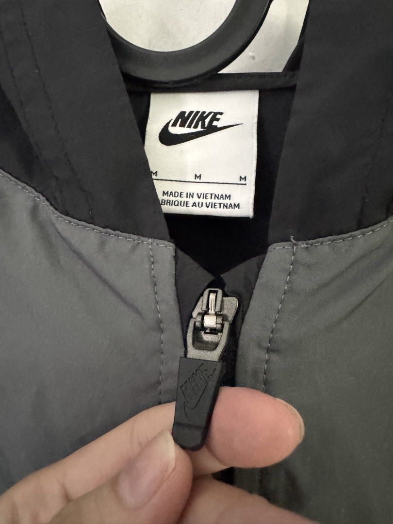 Nike Hoodie jacket for kids (Category: Coats, Jackets and Outerwear) located in Bulacan. Submitted by tataseret (Listing ID 1466393992, Image 2). Description: Size medium for kids. .