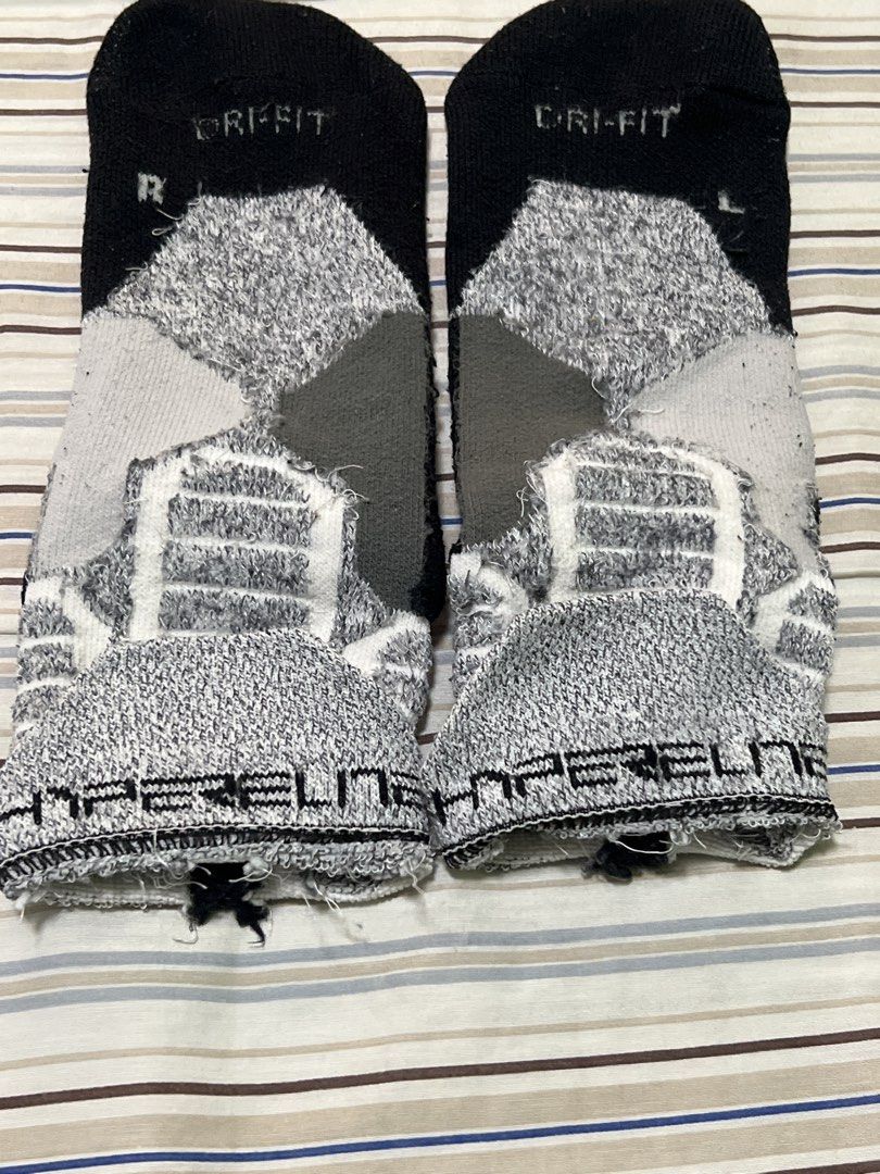 Nike Hyper Elite Dri-FIT Basketball Socks (Category: Socks) located in Tanza. Submitted by shunsuiiii (Listing ID 1466448926, Image 3). Description: - Condition: 8.5/10 MOP: Maribank/Gotyme .