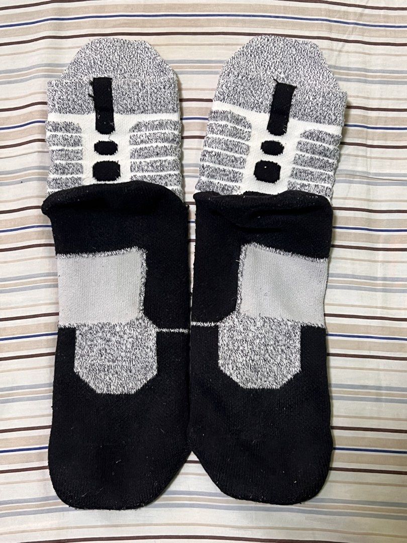 Nike Hyper Elite Dri-FIT Basketball Socks (Category: Socks) located in Tanza. Submitted by shunsuiiii (Listing ID 1466448926, Image 2). Description: - Condition: 8.5/10 MOP: Maribank/Gotyme .