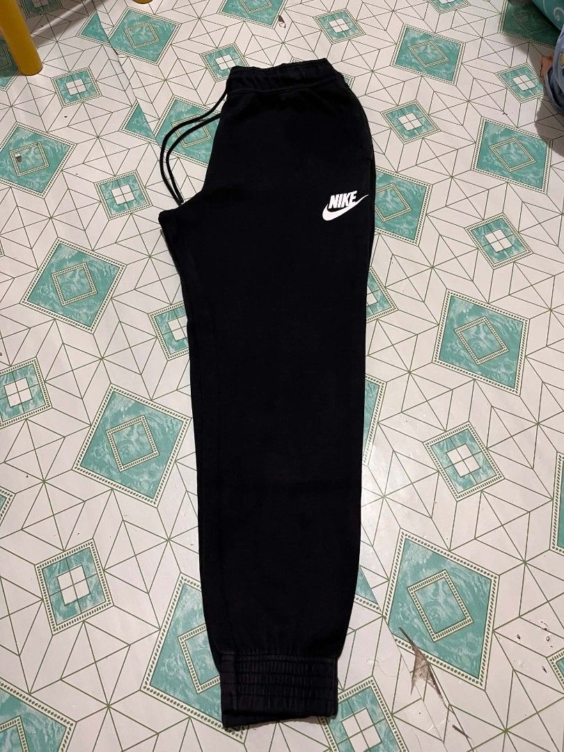 NIKE JOGGER (Category: Joggers) located in Iloilo. Submitted by _lemornosnas02 (Listing ID 1466495084, Image 2). Description: Nike black fleece/french terry sweatpants or joggers x MEDIUM ON TAGS X DIMES 14x25 x 28 to 32 x location iloilo x plus ship via lbc x no issue.