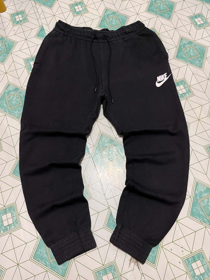 NIKE JOGGER (Category: Joggers) located in Iloilo. Submitted by _lemornosnas02 (Listing ID 1466495084, Image 1). Description: Nike black fleece/french terry sweatpants or joggers x MEDIUM ON TAGS X DIMES 14x25 x 28 to 32 x location iloilo x plus ship via lbc x no issue.