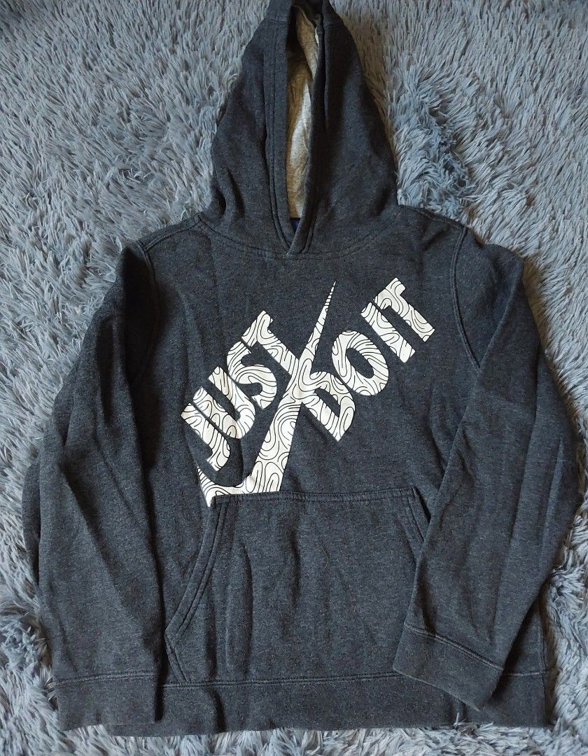 Nike Just Do It Graphic Hoodie (Category: Hoodies) located in Calasiao. Submitted by _annetastic_ (Listing ID 1466387143, Image 1). Description: 🖤 NIKE HOODIE | PRELOVED 🖤 ✨ Authentic Nike hoodie 👕 Stylish & comfortable 🔥 Perfect for casual outfits, travel, or everyday wear 💯 Preloved but well-kept 🧥 Easy to pair with jeans, joggers, or shorts 📌 Condition: Good condition 📏 Size: [small to med) Grab yours while available!.