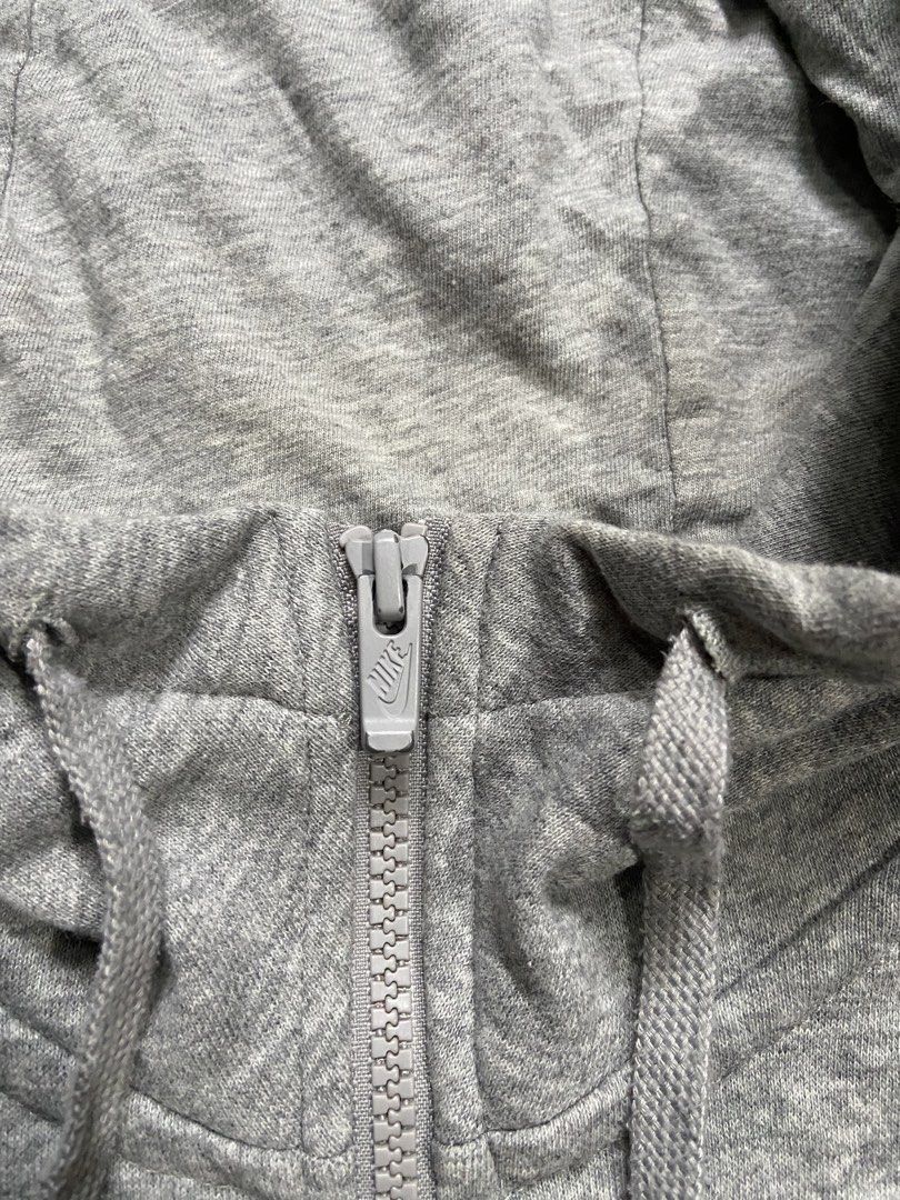 NIKE MODERN RELEASED (Category: Hoodies) located in Salug. Submitted by bagdoi_finds (Listing ID 1466496205, Image 2). Description: .