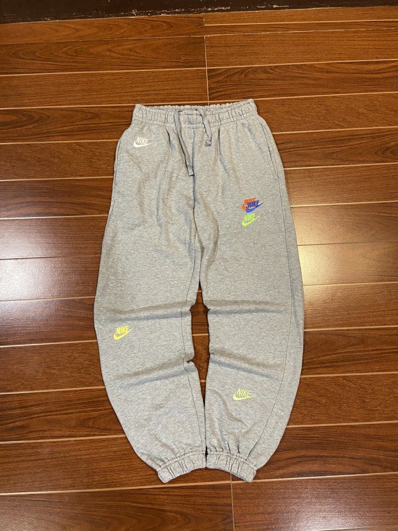 Nike Multi-Logo Grey Sweatpants (Category: Joggers) located in Mati. Submitted by frederickg48365 (Listing ID 1466412285, Image 1). Description: NIKE MULTI LOGO PANTS SIZE: SMALL DIMES: 30-36W x 36L EXCELLENT CONDITION NO ISSUE COLOR RATE 10/10 NEED WASH CLAIM📩 - Brand: Nike - Item: Grey Sweatpants with scattered embroidered logos - Size: Small - Condition: Clean fabric with crisp embroidery - Features: Elastic waistband with adjustable drawstri