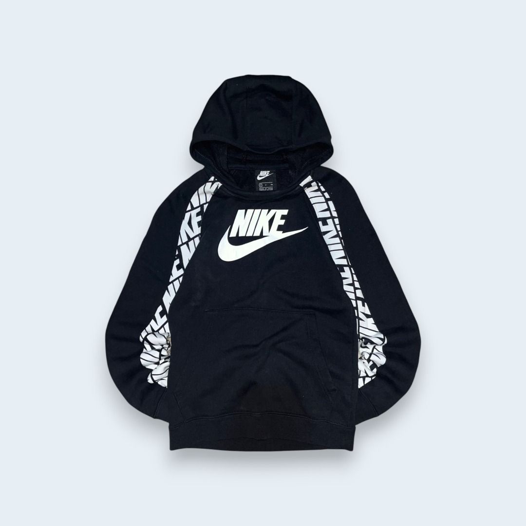NIKE PULLOVER HOODIE (Category: Coats, Jackets and Outerwear) located in Quezon. Submitted by ejay.thrift.clothes (Listing ID 1466469982, Image 1). Description: SMALL 15 X 22.5 NO ISSUE COLOR RATE: 9/10 EXCELLENT CONDITION FRESHLY WASHED READY TO WEAR # 315.
