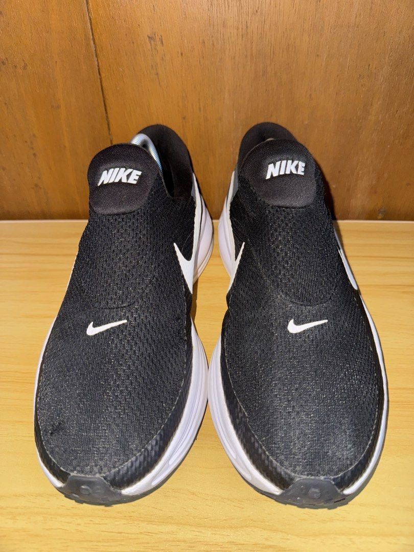 Nike Revolution 8 Easy-on (slip-on) (Category: Sneakers) located in Daraga. Submitted by cariboy_1125 (Listing ID 1466435657, Image 3). Description: US 9 EUR 42.5 27 CM Slight scratches .