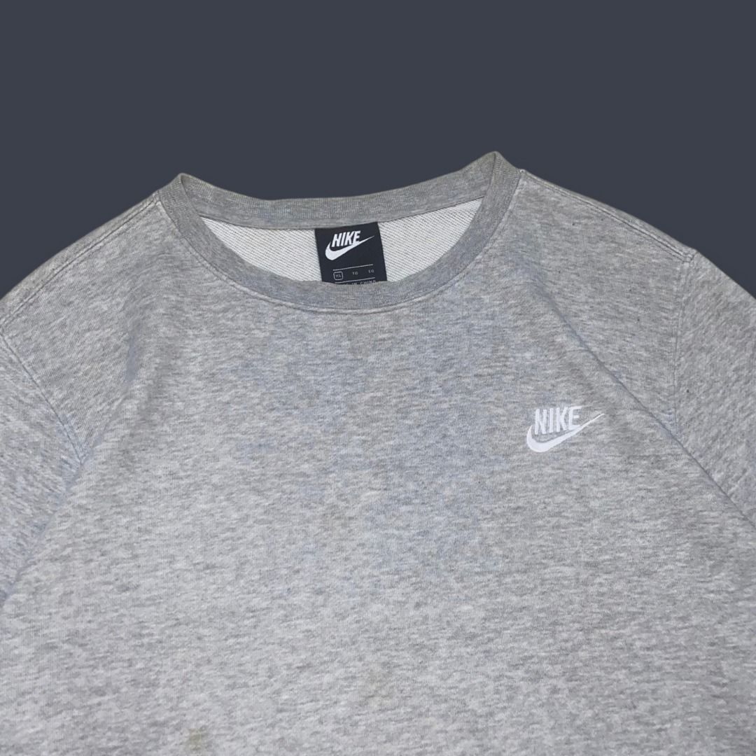 NIKE ROUND NECK PULLOVER SWEATSHIRT (Category: Hoodies) located in Quezon. Submitted by ejay.thrift.clothes (Listing ID 1466461335, Image 2). Description: XL 22 X 27 NO ISSUE COLOR RATE: 9/10 EXCELLENT CONDITION| FRESHLY WASHED READY TO WEAR # 509.