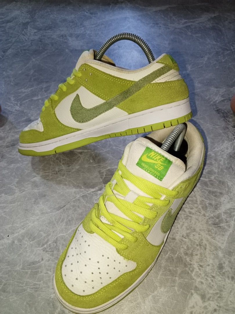 NIKE SB DUNK LOW PRO "GREEN APPLE" (Category: Sneakers) located in Taytay. Submitted by ThriftRacks (Listing ID 1466437643, Image 2). Description: FREE SHIPPING‼️ PRELOVED/THRIFTED FROM UKAY SHOE BALE NIKE SB DUNK LOW PRO "GREEN APPLE" SIZE US 8 EUR 41 CM 26 ISSUE DAMAGE MOD: J&T Express/Lalamove for nearby cities Free Shipping Strictly Payment First MOP: Maya & Gotyme.
