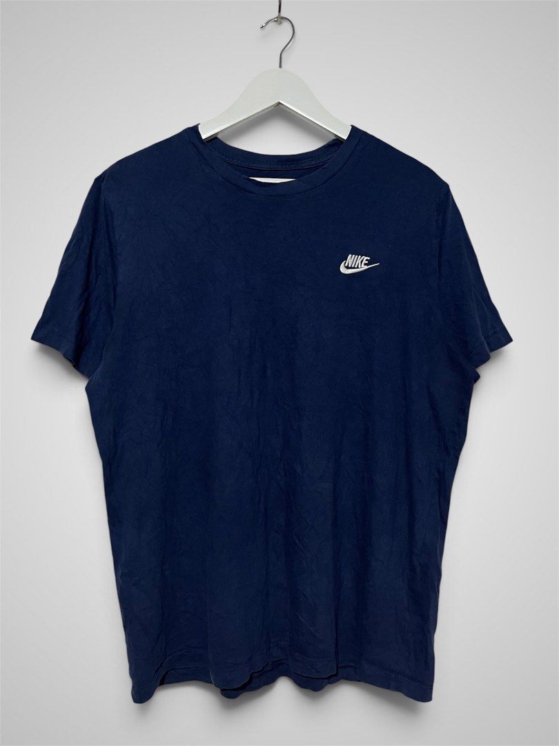 Nike shirt (Category: Tshirts & Polo Shirts ) located in Nagcarlan. Submitted by nashfrias (Listing ID 1466470853, Image 1). Description: Nike shirt Size • L Dimes • 22x27.