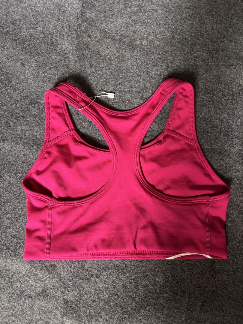 Nike Sporstbra (Category: Activewear) located in Cebu City. Submitted by suota_co_23 (Listing ID 1466540371, Image 2). Description: Nike sportsbra big logo no pads but with pad slot Medium on tag (fit to S-semi M).