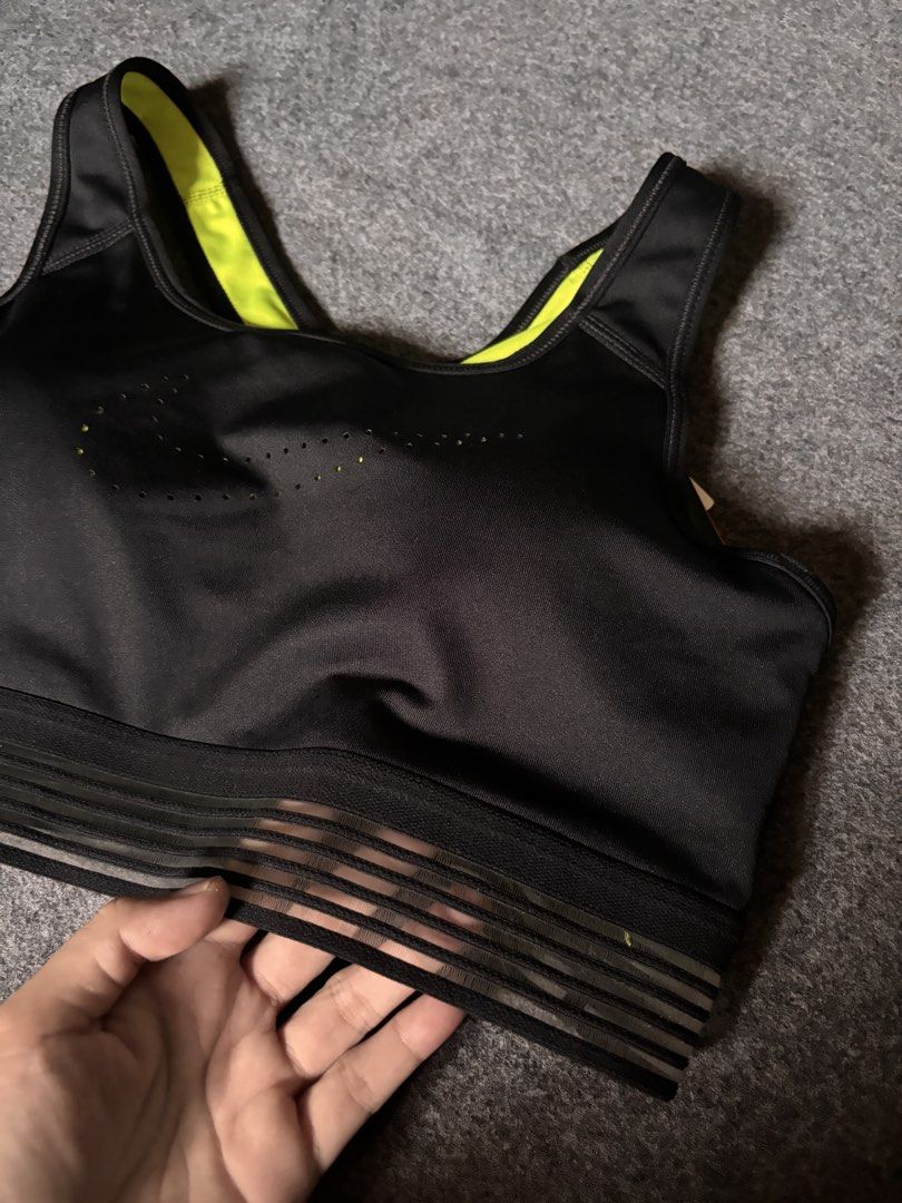 Nike Sportsbra (Category: Activewear) located in Cebu City. Submitted by suota_co_23 (Listing ID 1466543029, Image 3). Description: Nike Sportsbra big check bnew w/ tag padded.