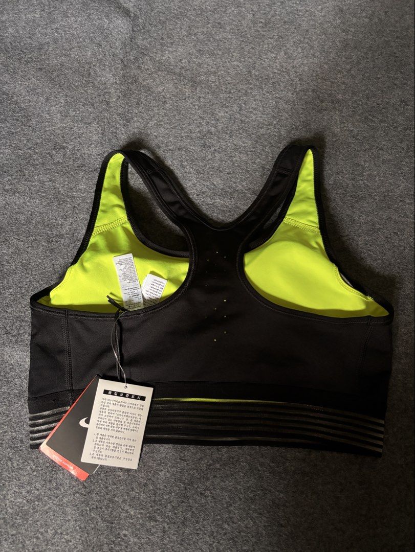Nike Sportsbra (Category: Activewear) located in Cebu City. Submitted by suota_co_23 (Listing ID 1466543029, Image 2). Description: Nike Sportsbra big check bnew w/ tag padded.
