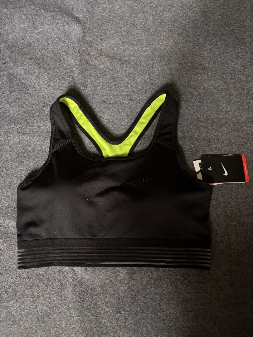 Nike Sportsbra (Category: Activewear) located in Cebu City. Submitted by suota_co_23 (Listing ID 1466543029, Image 1). Description: Nike Sportsbra big check bnew w/ tag padded.