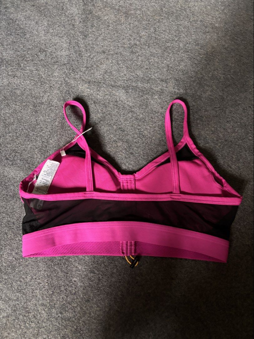 Nike Sportsbra (Category: Activewear) located in Cebu City. Submitted by suota_co_23 (Listing ID 1466543663, Image 3). Description: Nike sportsbra padded Large.