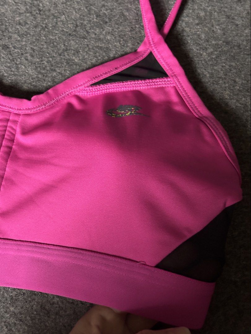 Nike Sportsbra (Category: Activewear) located in Cebu City. Submitted by suota_co_23 (Listing ID 1466543663, Image 2). Description: Nike sportsbra padded Large.