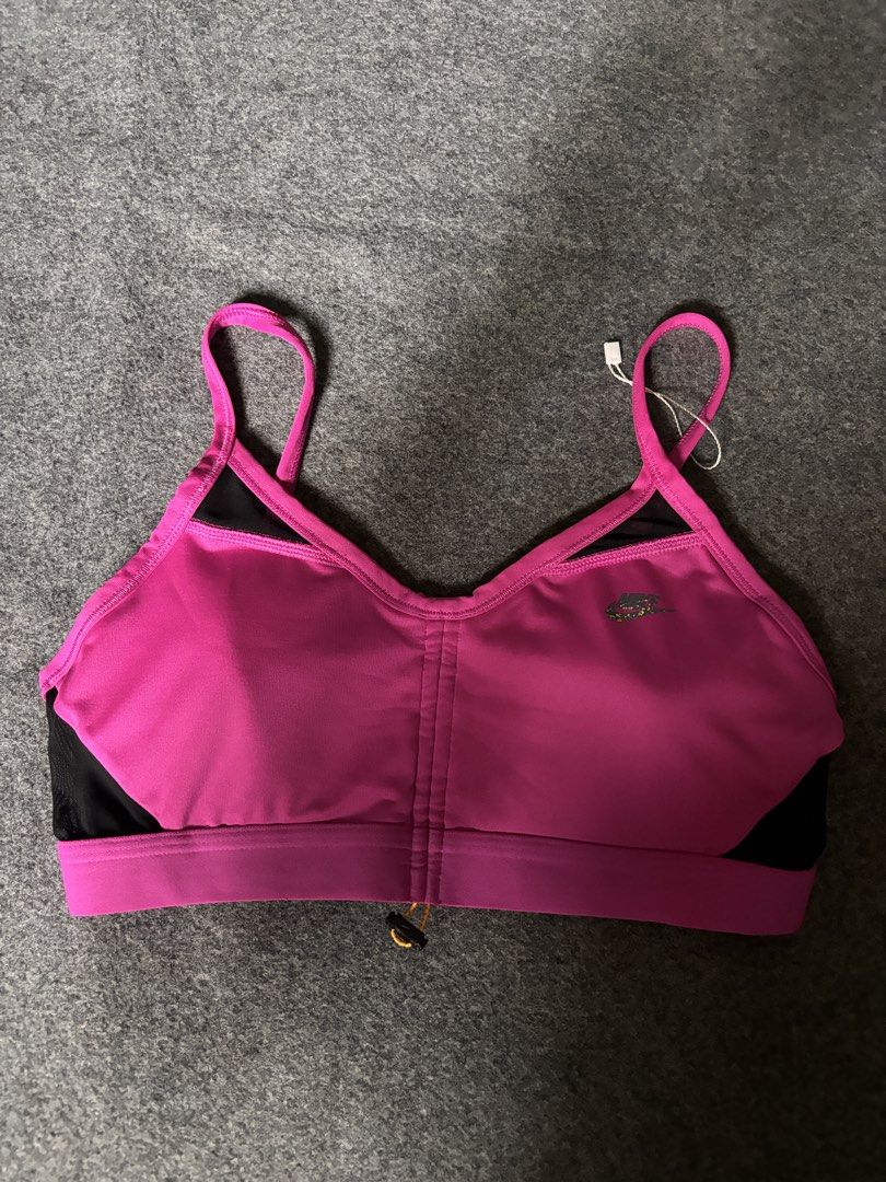 Nike Sportsbra (Category: Activewear) located in Cebu City. Submitted by suota_co_23 (Listing ID 1466543663, Image 1). Description: Nike sportsbra padded Large.