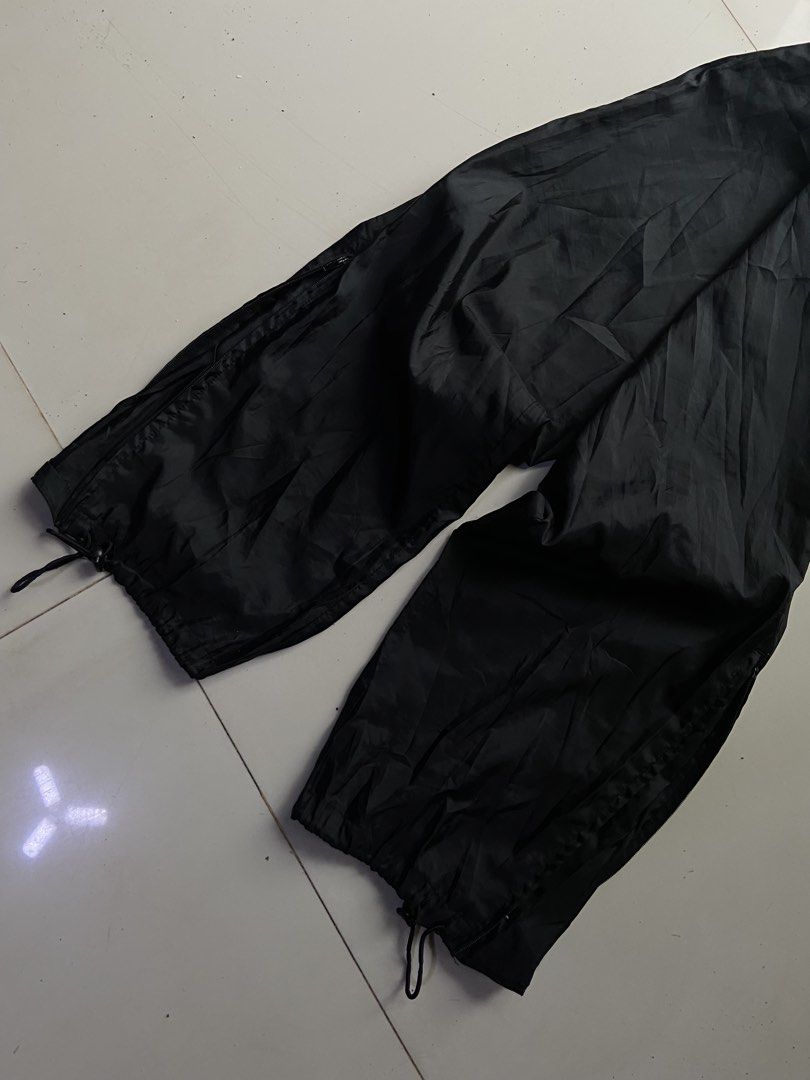 Nike TrackPants Vintage (Category: Joggers) located in Panabo. Submitted by thrifty.red (Listing ID 1466438759, Image 2). Description: Free waist length:40 opening:9 with zipper and adjustable medium on tag asnew .