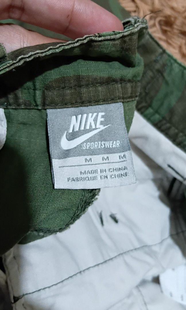 NIKE VINTAGE SHORT (Category: Shorts) located in Legazpi City. Submitted by nashaiza (Listing ID 1466419969, Image 3). Description: NIKE VINTAGE Waist 32 Length 21 YKK under Zipper 9.5/10 Colo Rate Excellent Condition No issue.
