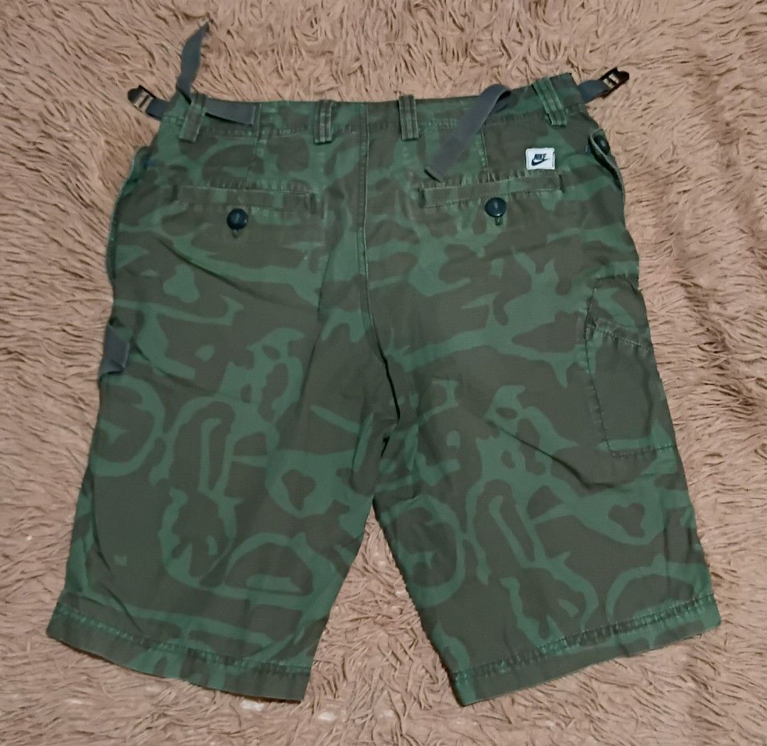 NIKE VINTAGE SHORT (Category: Shorts) located in Legazpi City. Submitted by nashaiza (Listing ID 1466419969, Image 1). Description: NIKE VINTAGE Waist 32 Length 21 YKK under Zipper 9.5/10 Colo Rate Excellent Condition No issue.