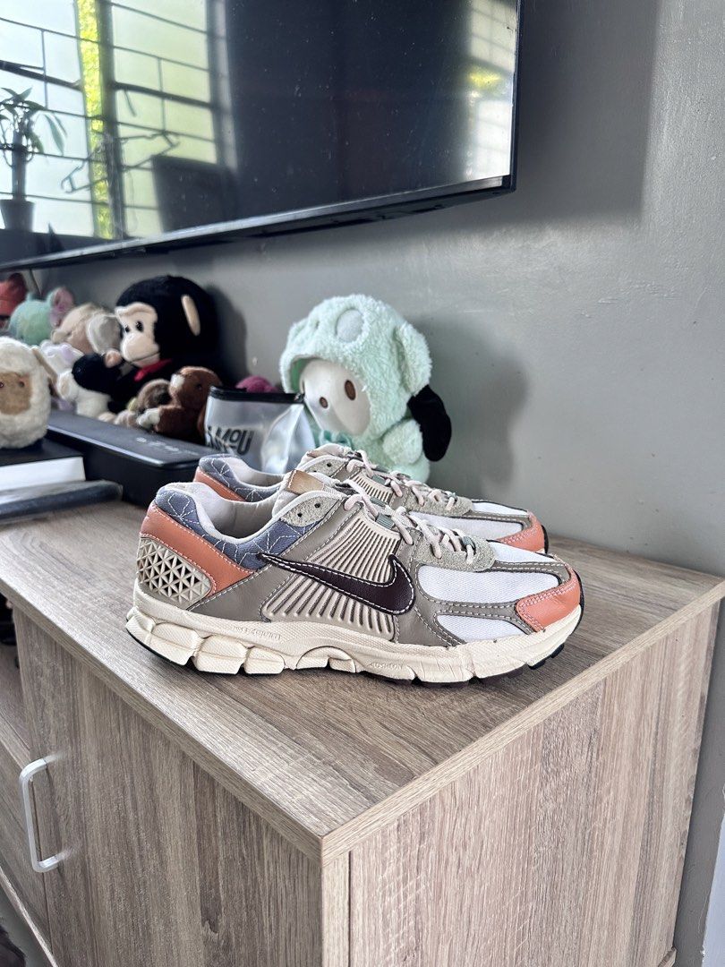 Nike Vomero 5 (Category: Casual Shoes) located in Manila. Submitted by nilodanzcuadra (Listing ID 1465504689, Image 3). Description: Size 9 mens Excellent condition Loc: north caloocan.