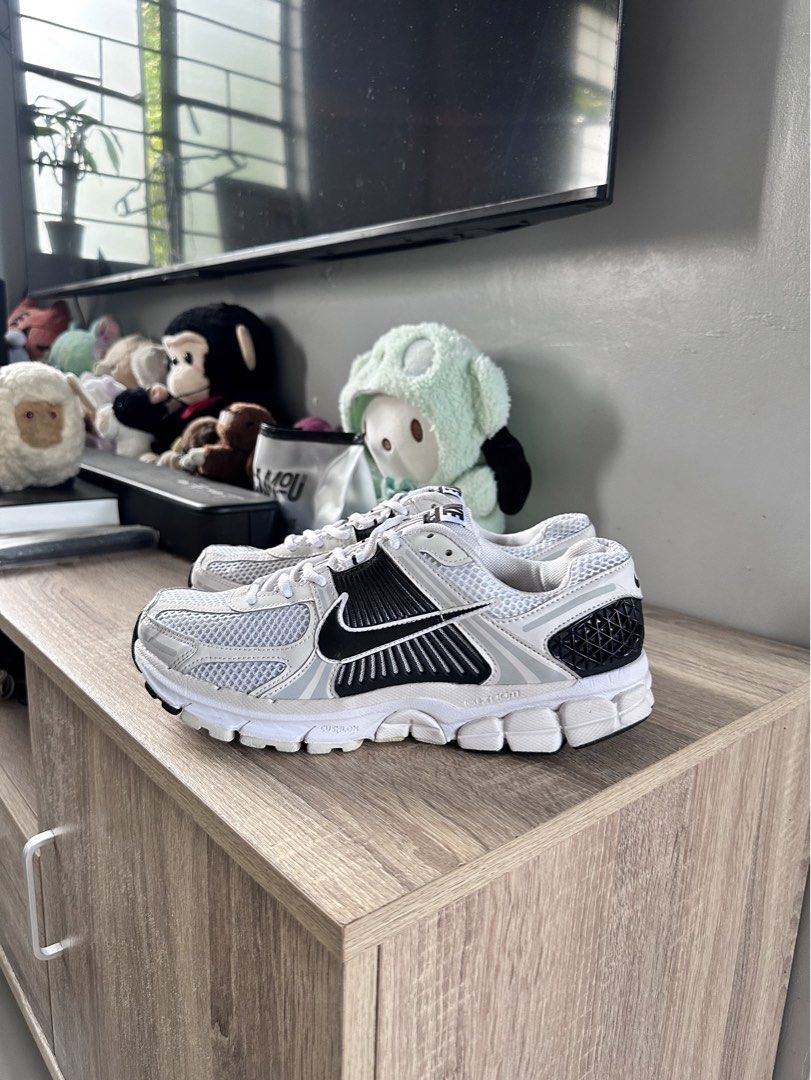 Nike Vomero 5 (Category: Casual Shoes) located in Manila. Submitted by nilodanzcuadra (Listing ID 1465504503, Image 1). Description: Size 9 mens Excellent condition Loc: north caloocan.