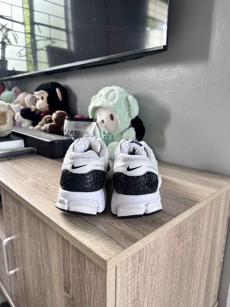 Nike Vomero 5 (Category: Casual Shoes) located in Manila. Submitted by nilodanzcuadra (Listing ID 1465504503, Image 2). Description: Size 9 mens Excellent condition Loc: north caloocan.