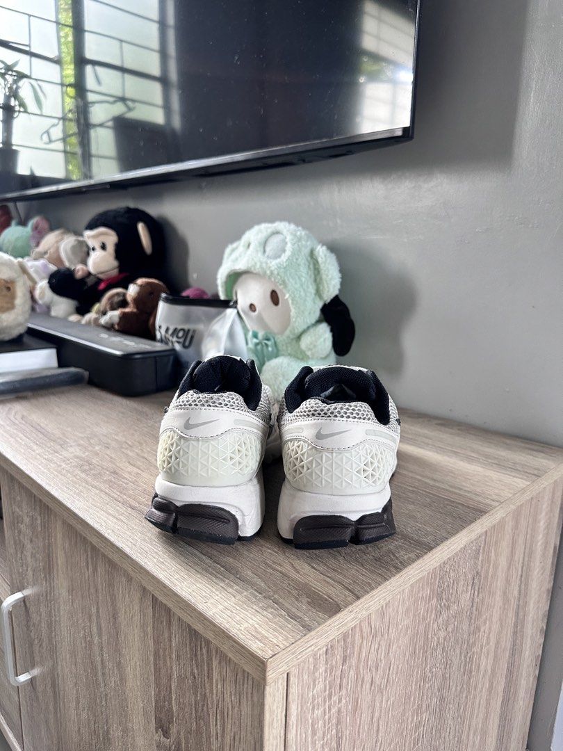 Nike Vomero 5 (Category: Sneakers) located in Manila. Submitted by nilodanzcuadra (Listing ID 1465503915, Image 2). Description: 7.5 womens Good as new Loc: north caloocan.