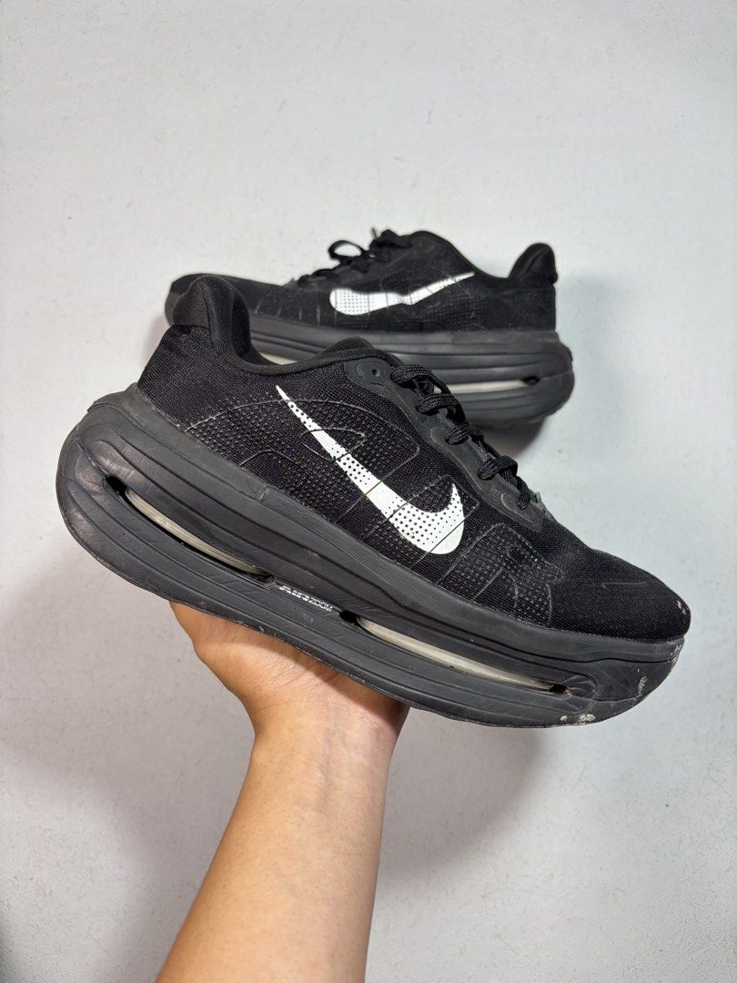 Nike vomero premium (Category: Sneakers) located in Baguio. Submitted by lacedout2600 (Listing ID 1466349112, Image 1). Description: Size 8M/26 cm Excellent condi Legit/authentic Issues: needs slight cleaning only other than that wala na ₱2600 slightly nego Baguio loc Can ship nationwide .