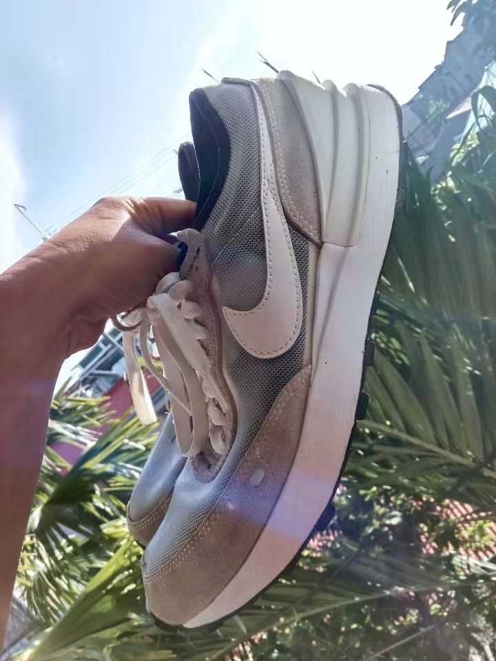 Nike Waffle (Category: Sneakers) located in Obando. Submitted by robeiancs (Listing ID 1466477431, Image 2). Description: Nike waffle Preloved but well loved maganda pa in actual.
