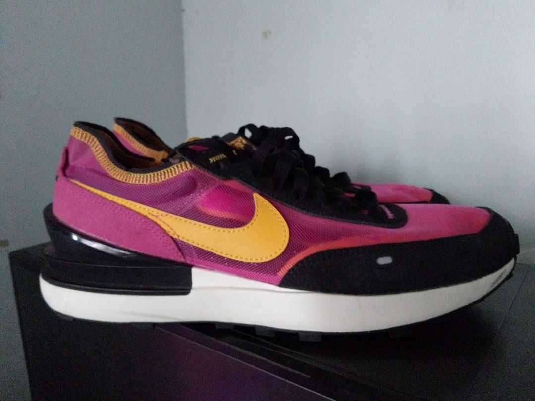 Nike Waffle One Active Fuchsia (Category: Sneakers) located in Pavia. Submitted by ilawod_shop (Listing ID 1466364752, Image 3). Description: - Brand: Nike Waffle One - Colorway: Vibrant pink, black, and yellow with a bold yellow swoosh - Materials: Translucent mesh upper with premium suede overlays - Sole: Dual-stacked wedge midsole and classic waffle rubber outsole - Details: Black laces and contrast collar trim - Condition: Clean uppers and mi